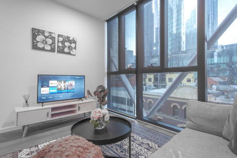 Melbourne Cbd 2br Apt With Pool Gym - Darwin Holiday 1