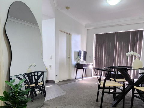 Merrylands Hidden Gem! One Bedroom Apartment - Darwin Holiday 0