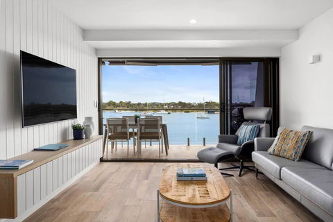 Modern Waterfront Tranquility & Comfort - Darwin Holiday 0