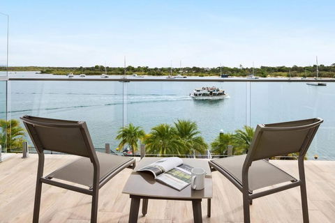 Modern Waterfront Tranquility & Comfort - Darwin Holiday 2