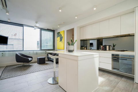 Modern 1BR Top-Level Unit With Keypad Entry In Bondi - Darwin Holiday 2