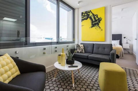 Modern 1BR Top-Level Unit With Keypad Entry In Bondi - Darwin Holiday 1