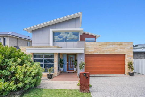 Modern Executive Ocean View Oasis Shell Cove Mansion 5 Minutes To Beach Sleeps 16 - Darwin Holiday 0