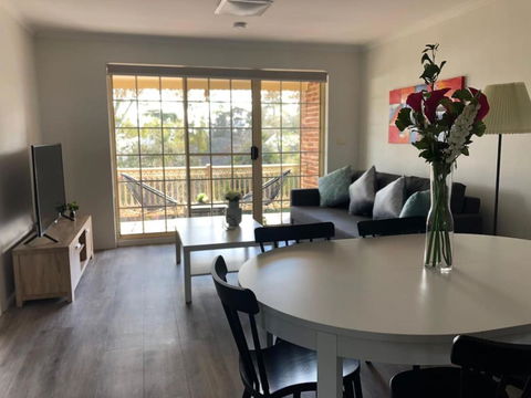 Modern 2BR Apartment With Parking - Darwin Holiday 0
