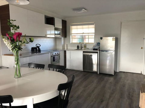 Modern 2BR Apartment With Parking - Darwin Holiday 2