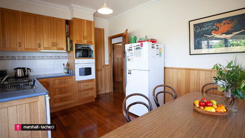 Moorhead Beach Cottage Bermagui - 60 Wallaga Lake Road - Darwin Holiday 2