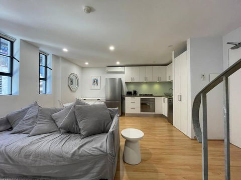 Modern 2 Bedroom Warehouse Conversion - Darwin Holiday 0