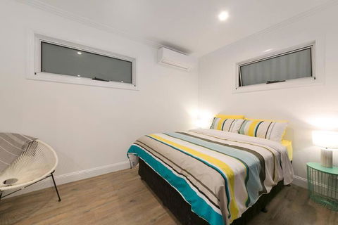 Milton Mews Blue Studio Pets Deck - Darwin Holiday 3