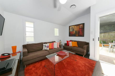 Milton Mews Red Townhouse - Auchenflower, Pets - Darwin Holiday 1