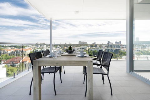 Minimalist Penthouse Condo With Skyline Vistas - Darwin Holiday 0