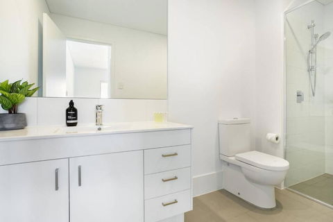 Minimalist Penthouse Condo With Skyline Vistas - Darwin Holiday 3