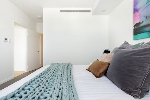 Minimalist Penthouse Condo With Skyline Vistas - Darwin Holiday 2