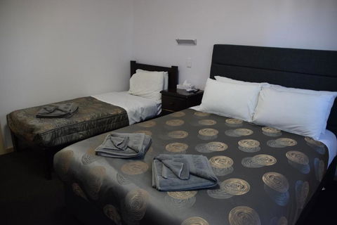 Minlaton Hotel - Darwin Holiday 3