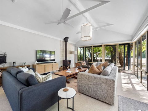 Mint Haus, Stylish Coastal Retreat - Darwin Holiday 0