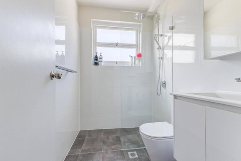 Miracle Miranda Sydney Apartment - Darwin Holiday 2