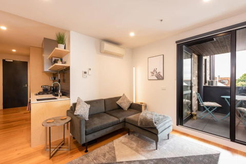Modern 1 Bedroom Apartment In Brunswick East Near CBD - Darwin Holiday 1