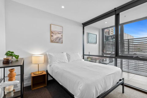Modern 2-Bed Inner City Pad With Swimming Pool - Darwin Holiday 3
