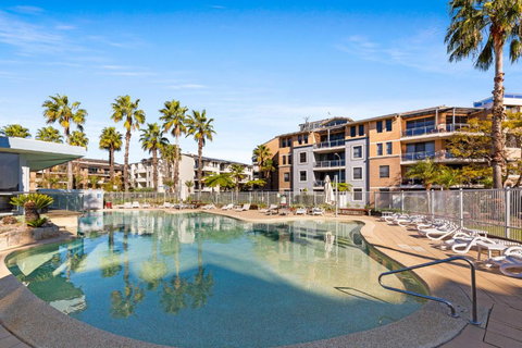 Modern 2-Bed With Pools, Gym, Tennis Court & Sauna - Darwin Holiday 0