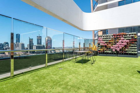 Modern 2 Bedroom Apartment With Parking South Brisbane - Darwin Holiday 0