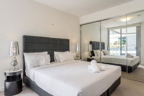 Modern 2 Bedroom Apartment With Parking South Brisbane - Darwin Holiday 3
