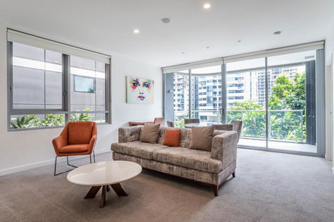 Modern 2 Bedroom Apartment With Parking South Brisbane - Darwin Holiday 2