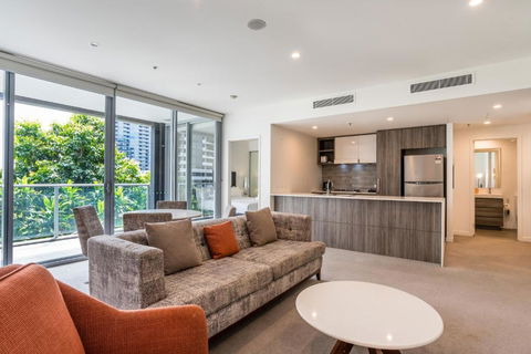 Modern 2 Bedroom Apartment With Parking South Brisbane - Darwin Holiday 1