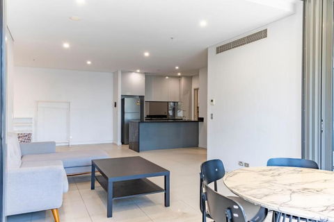 Modern 2B With Loft Bed Parking Central Mascot - Darwin Holiday 3