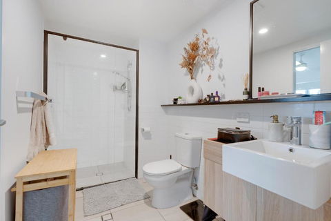 Modern 2BR Apartment In Vibrant Brisbane - Darwin Holiday 3