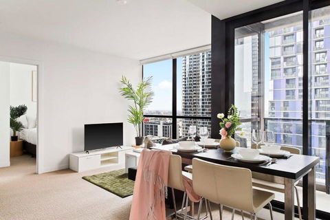 Modern 2BR Apt Next To Victoria Market City Views - Darwin Holiday 1