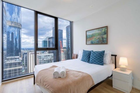 Modern 2BR CBD APT With City Views Pool & Gym - Darwin Holiday 0