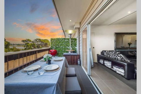 Modern 3 Bedroom Apartment, Beach, Surf & Shops - Darwin Holiday 0