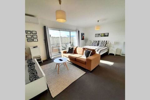 Modern 3 Bedroom Apartment, Beach, Surf & Shops - Darwin Holiday 2