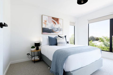 Modern Beaconsfield Retreat With Town Views - Darwin Holiday 3