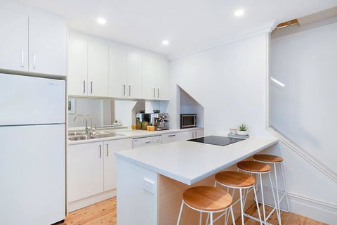 Modern Central China Town Home - Free Carpark - Darwin Holiday 0