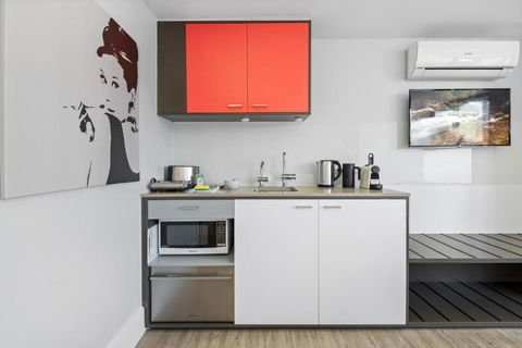 Modern Comfort And St Kilda Studio Stay - Darwin Holiday 2