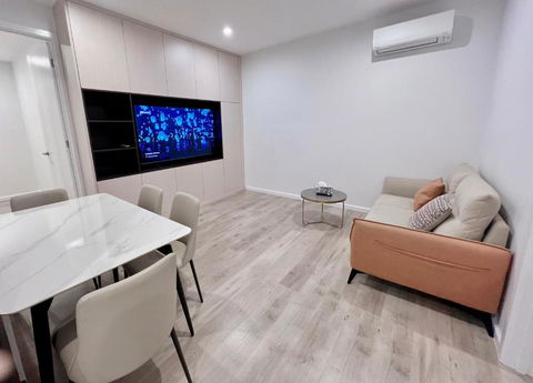 Modern Comfort In Macgregor - Darwin Holiday 1