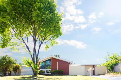 Modern Cozy Retreat-4Bedroom, Full Kitchen, Coffee Machine, Cot, Pets Allowed-Fully Fenced,FreeWifi, Netflix, 2TV - Darwin Holiday 1