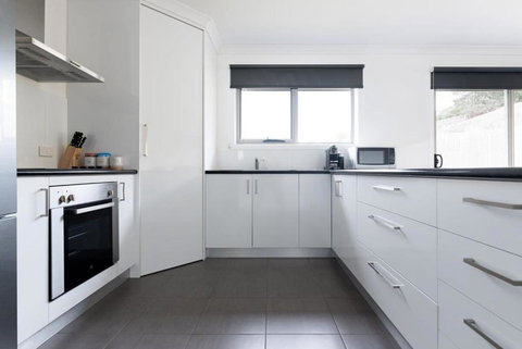 Modern Delight: Cosy Home With Parking - Darwin Holiday 2