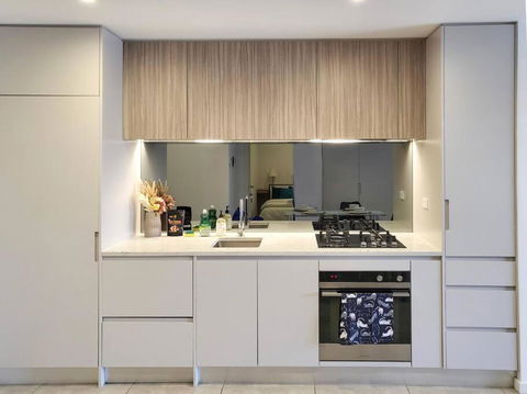 Modern Elegance: 2 Bedroom Oasis W/ Free Parking - Darwin Holiday 1