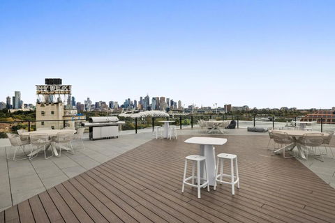 Modern, Executive 1 Bedroom Apartment With Balcony - Darwin Holiday 2