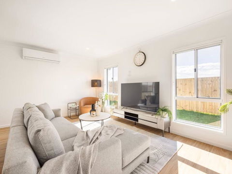 Modern Family Retreat In Premier GreenbankLocation - Darwin Holiday 2