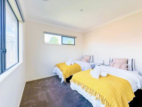 Modern Home In Central Oakleigh East - Darwin Holiday 2