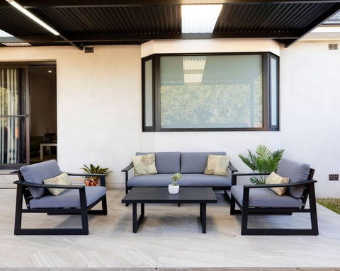 Modern Home In The Heart Of Bankstown - Darwin Holiday 1