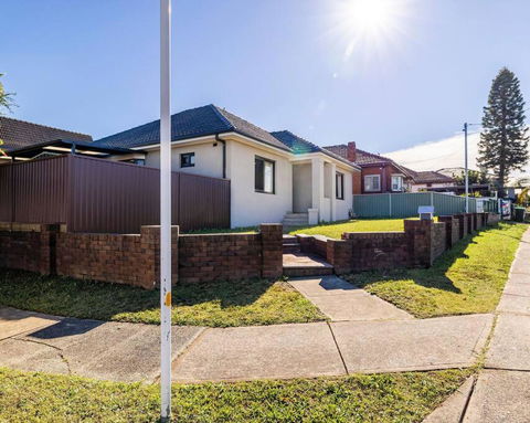 Modern Home In The Heart Of Bankstown - Darwin Holiday 3