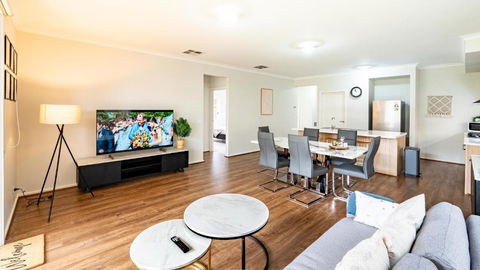 Modern Homely House In Clyde - Darwin Holiday 1