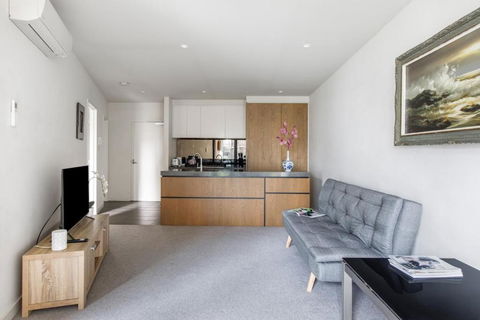 Modern Living In Perfect South Yarra Location - Darwin Holiday 0