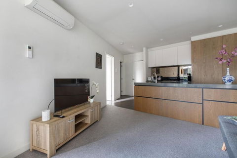 Modern Living In Perfect South Yarra Location - Darwin Holiday 2