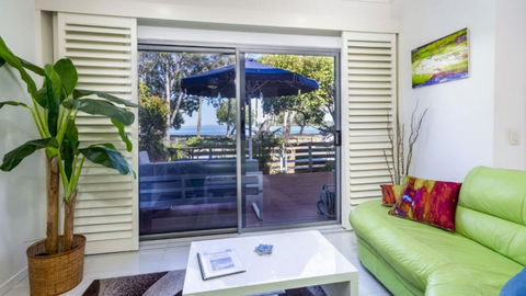 Modern Luxury Across From The Water - Darwin Holiday 1