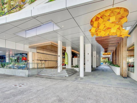 Modern Mountain View Apartment - South Brisbane - Darwin Holiday 3