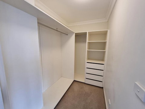 Modern Narre Warren Three Bedroom Townhouse, Close To Fountain Gate SC - Darwin Holiday 2